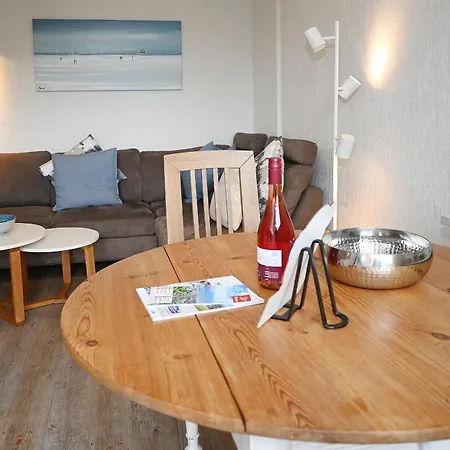 Pauline Mit Strandkorb Am Deich Apartman Büsum